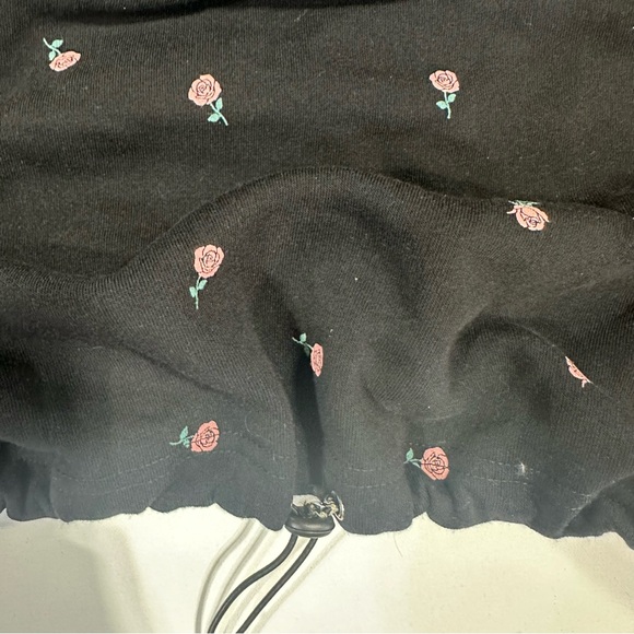 Wild Rose cropped rose print hoodie size M - Picture 3 of 3